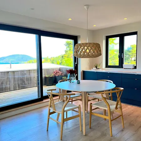 House With Stunning Views - Close To Center And